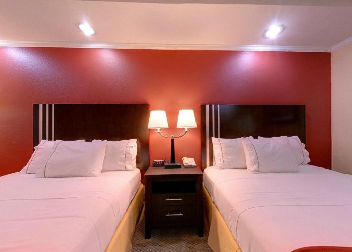 Americas Best Value Inn Angleton Room photo