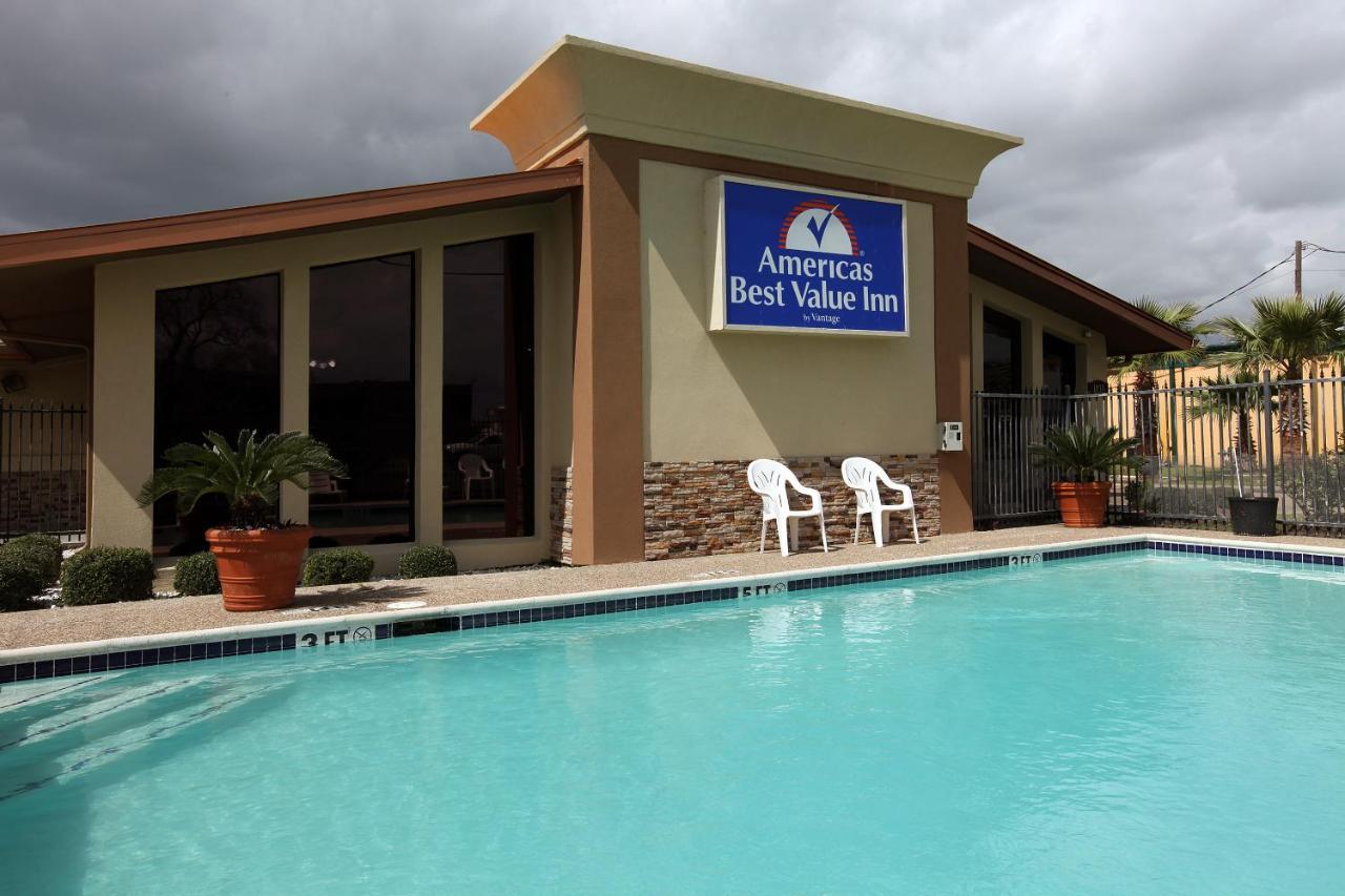 Americas Best Value Inn Angleton Facilities photo
