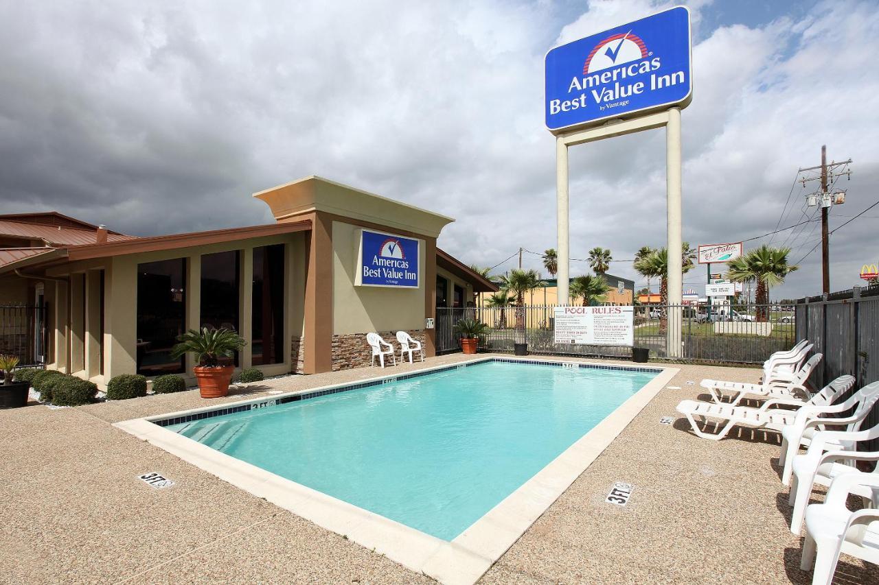 Americas Best Value Inn Angleton Exterior photo