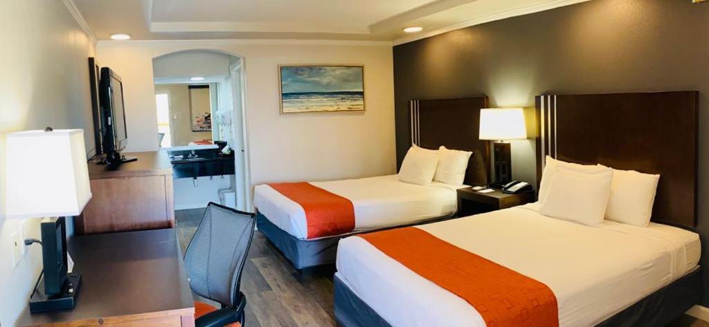 Americas Best Value Inn Angleton Exterior photo