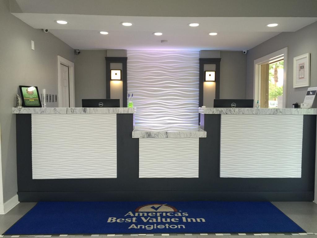 Americas Best Value Inn Angleton Interior photo