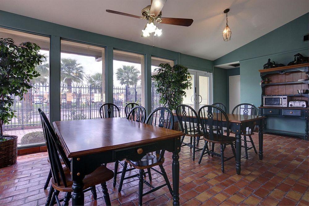 Americas Best Value Inn Angleton Exterior photo