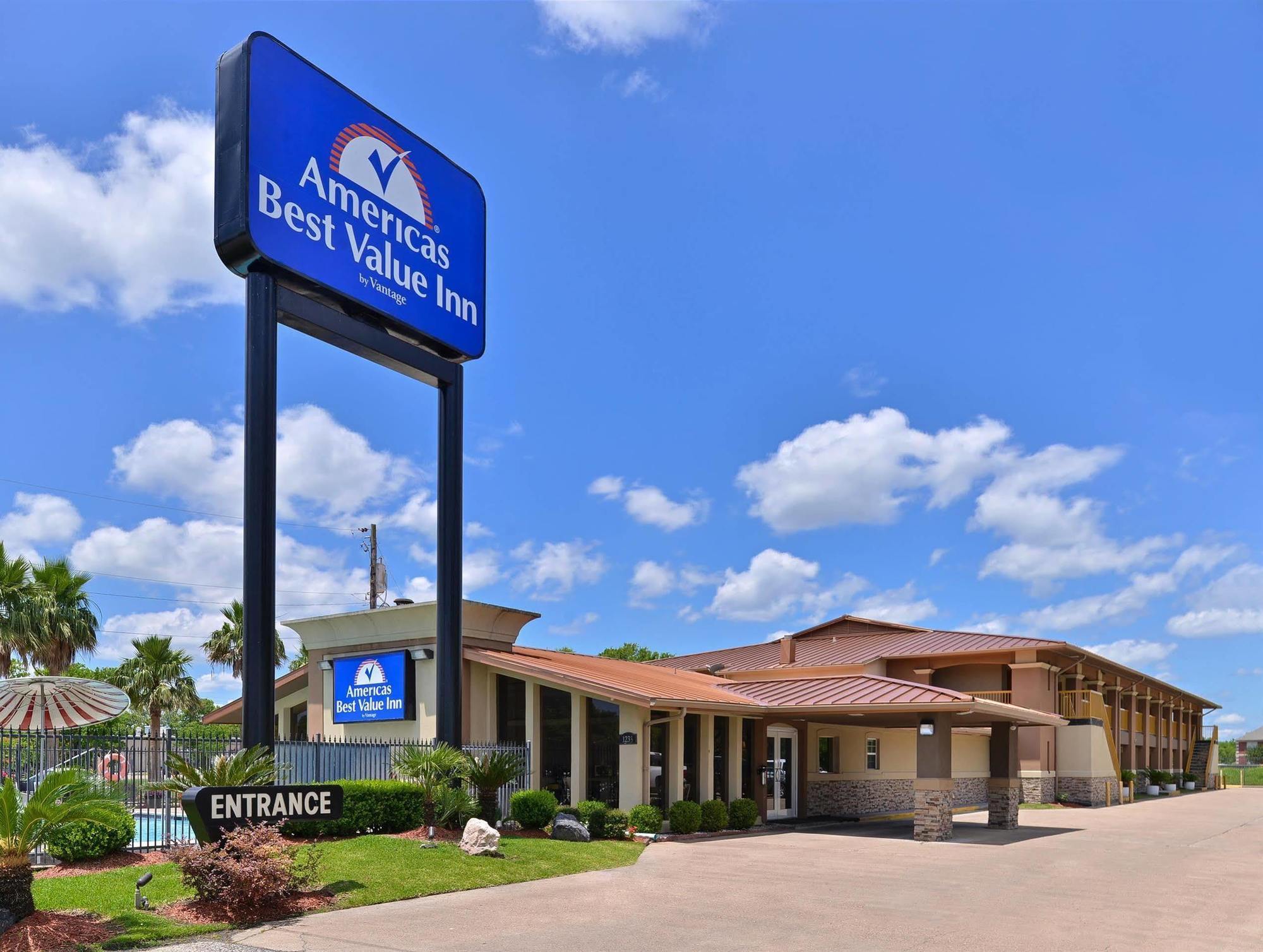 Americas Best Value Inn Angleton Exterior photo