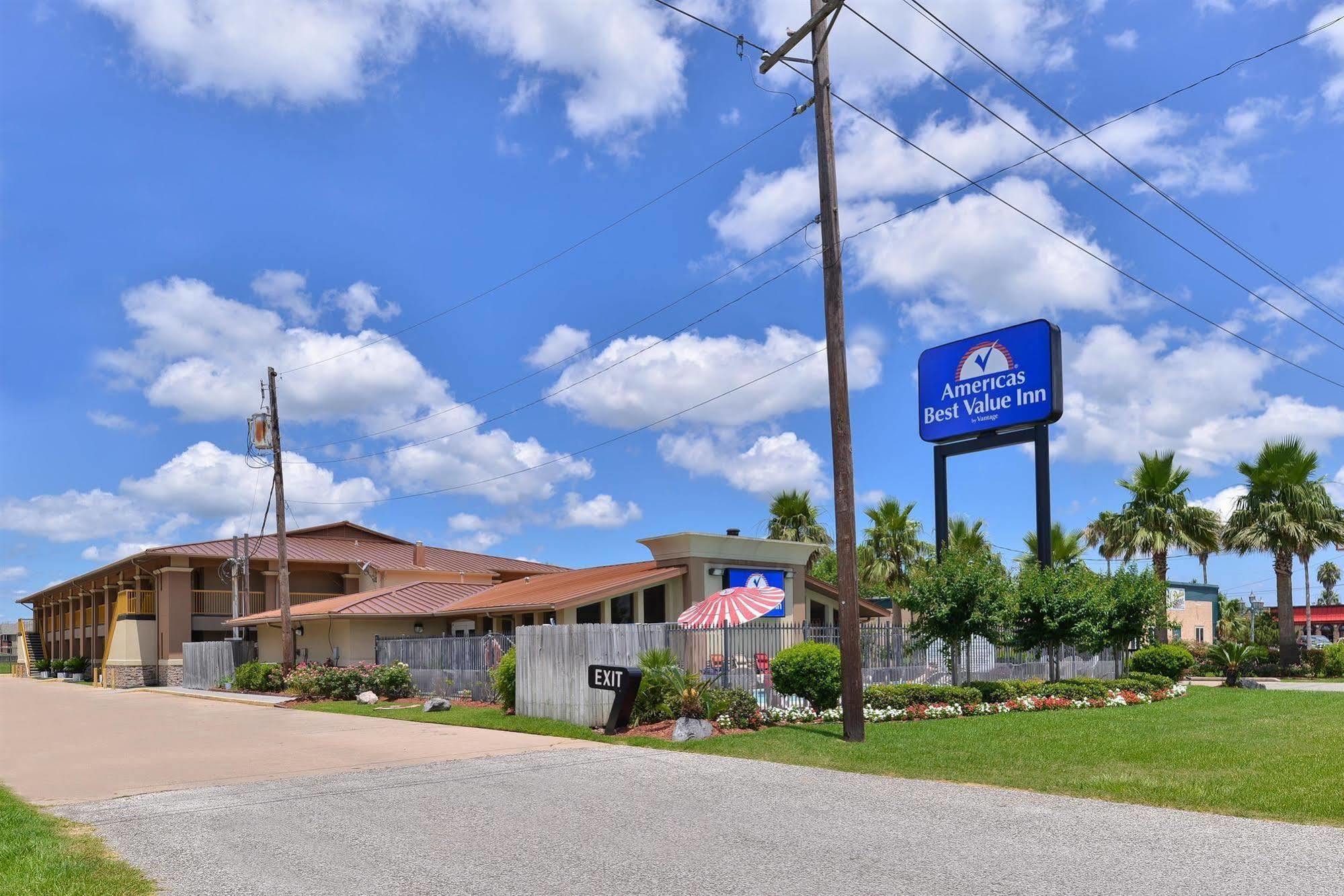 Americas Best Value Inn Angleton Exterior photo